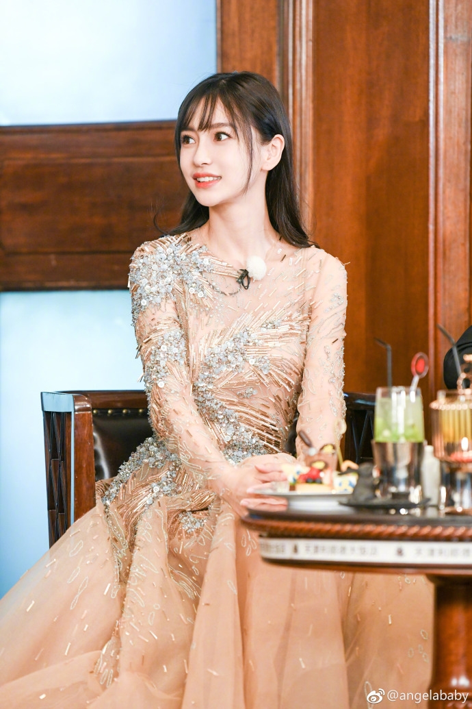 AngelaBaby bị tố bất hiếu, không dự lễ mừng thọ bà Huỳnh Hiểu Minh