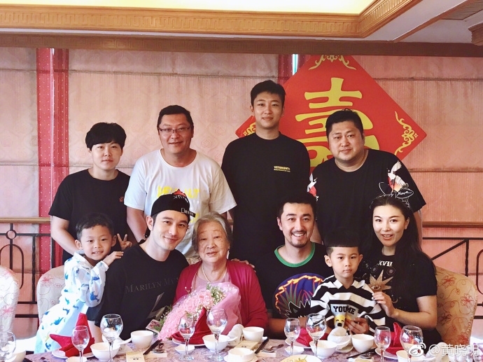 AngelaBaby bị tố bất hiếu, không dự lễ mừng thọ bà Huỳnh Hiểu Minh