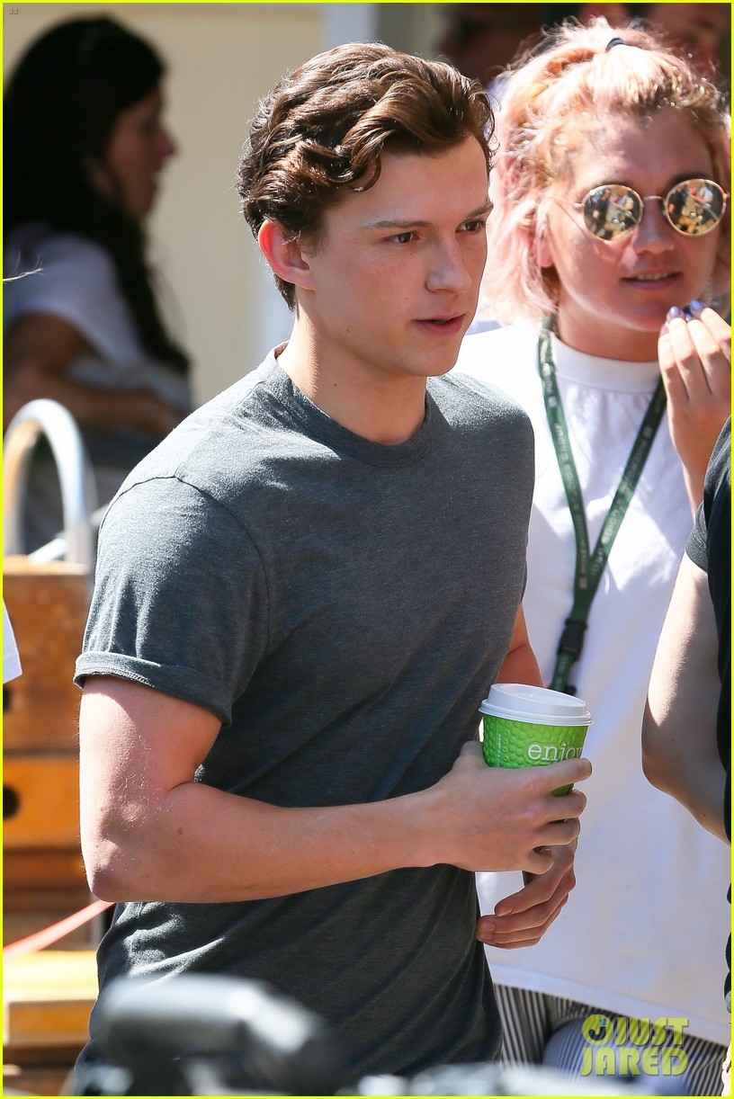 Ảnh của Tom Holland trên phim trường Người Nhện 2 Far From Home