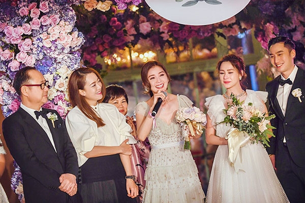 Chung Hân Đồng bất ngờ tuyên bố mình là vẫn gái chưa chồng sau hôn lễ