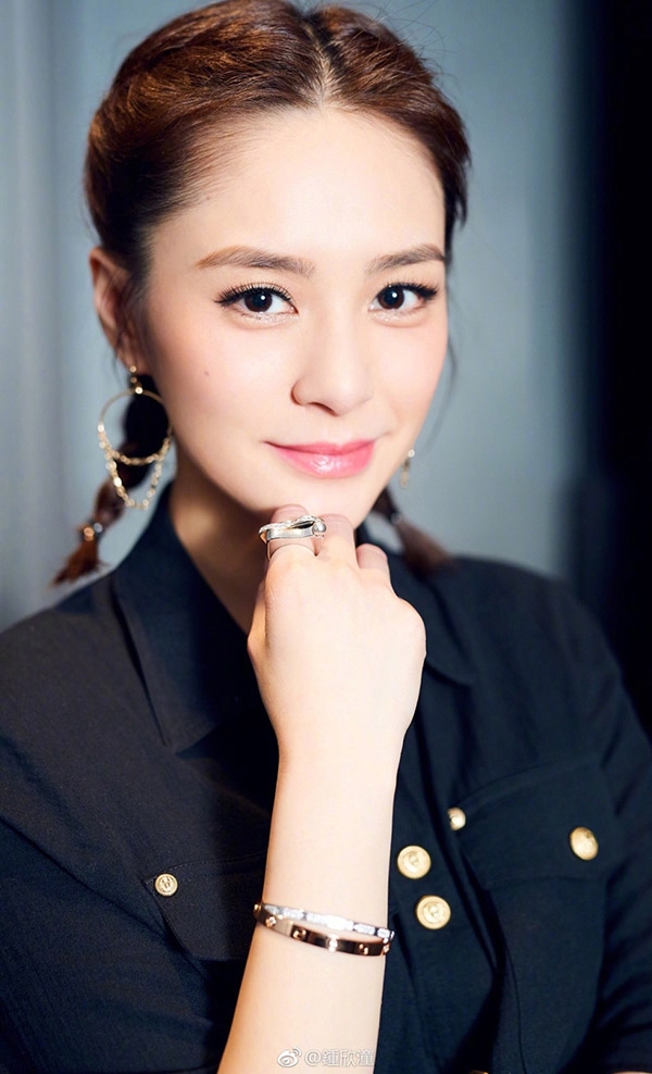 Chung Hân Đồng bất ngờ tuyên bố mình là vẫn gái chưa chồng sau hôn lễ