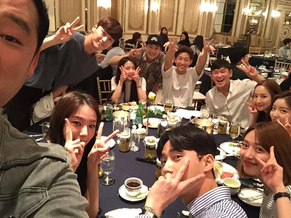 'Phó chủ tịch' Park Seo Joon âm thầm mở tiệc liên hoan