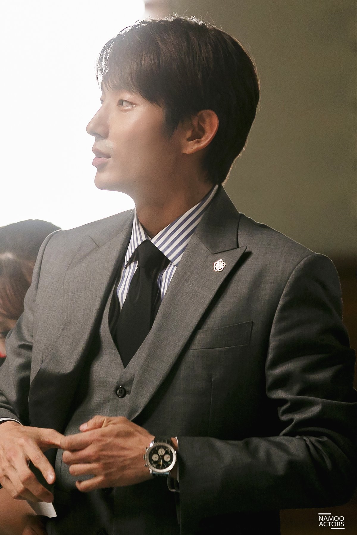 Lee Jun Ki tung bộ ảnh hậu trường chào tạm biệt 'Lawless Lawyer'
