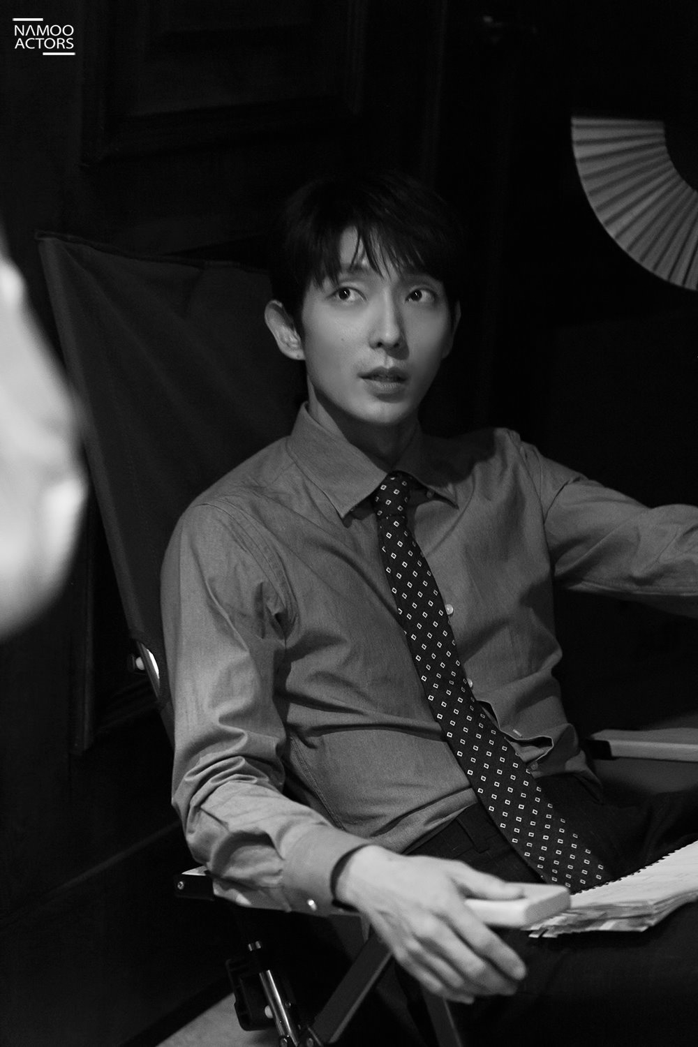 Lee Jun Ki tung bộ ảnh hậu trường chào tạm biệt 'Lawless Lawyer'