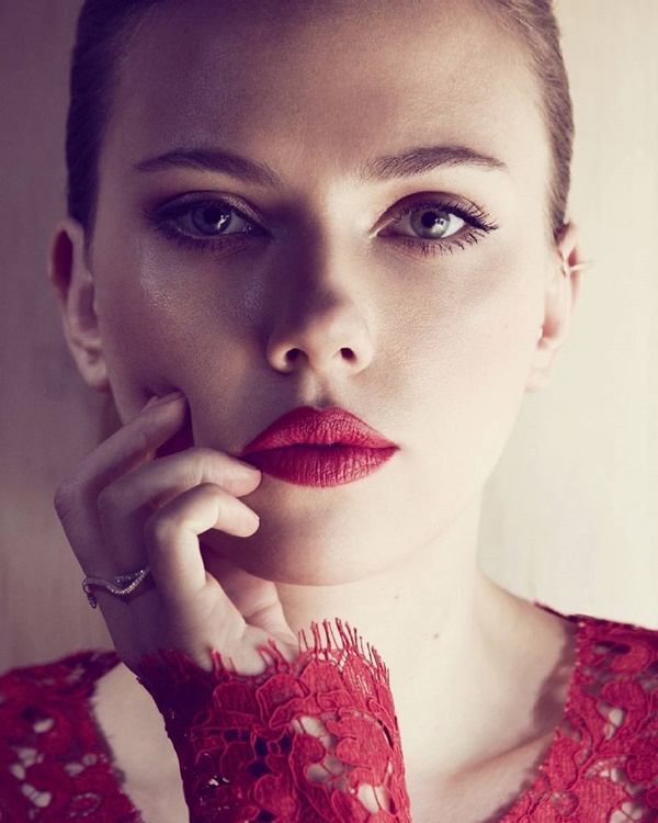 Scarlett Johansson bị phản đối vì vào vai người chuyển giới