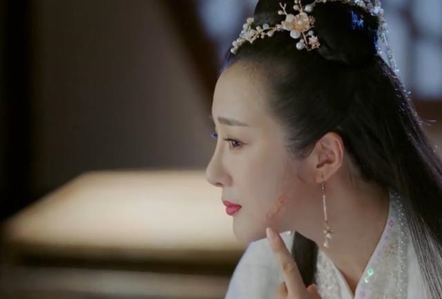 Hot là thế nhưng Phù Dao vẫn bị soi ra những hạt sạn ngớ ngẩn