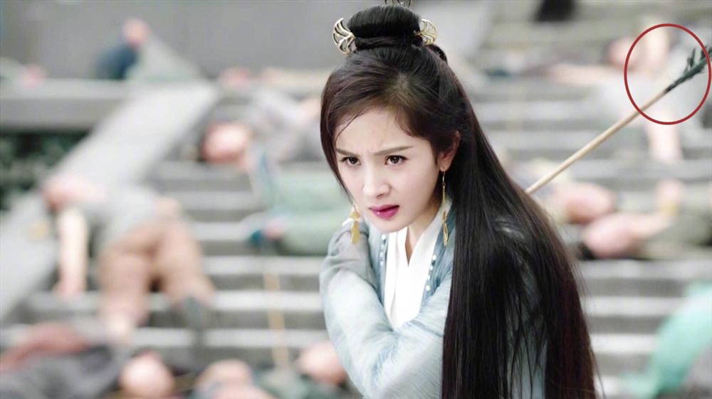 Hot là thế nhưng Phù Dao vẫn bị soi ra những hạt sạn ngớ ngẩn