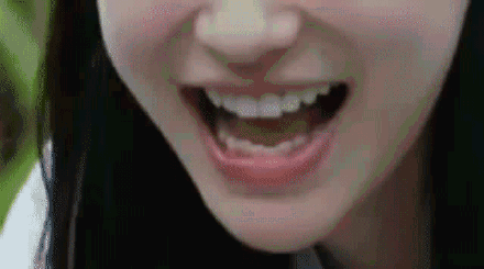 AngelaBaby vướng vào thị phi lén bỏ đồ ăn trên sóng truyền hình