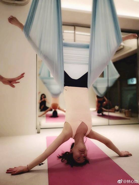 Lâm Tâm Như tập yoga mỗi ngày để giữ eo thon, dáng nuột