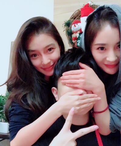 Dương Mịch và AngelaBaby lại gây bão mạng khi hẹn hò giữa đêm
