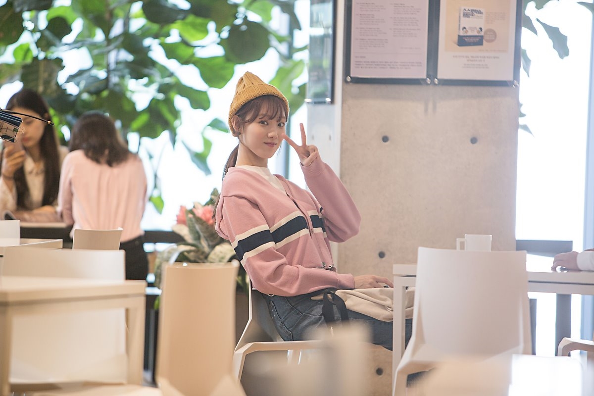 Lee Sung Kyung tung bộ ảnh tập nhạc kịch đẹp ngọt ngào