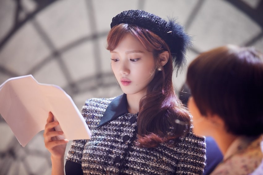 Lee Sung Kyung tung bộ ảnh tập nhạc kịch đẹp ngọt ngào