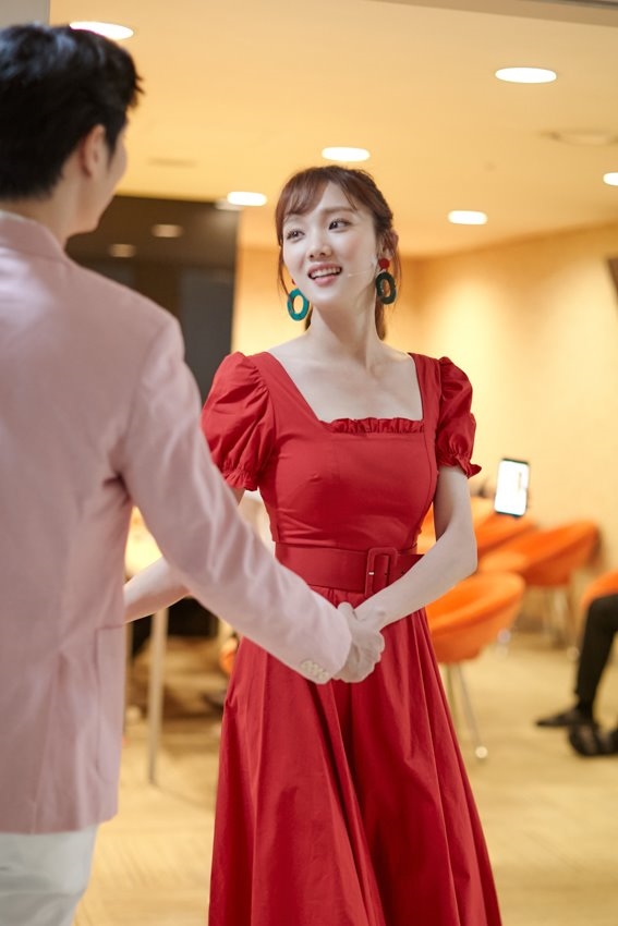 Lee Sung Kyung tung bộ ảnh tập nhạc kịch đẹp ngọt ngào