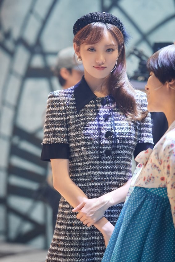 Lee Sung Kyung tung bộ ảnh tập nhạc kịch đẹp ngọt ngào