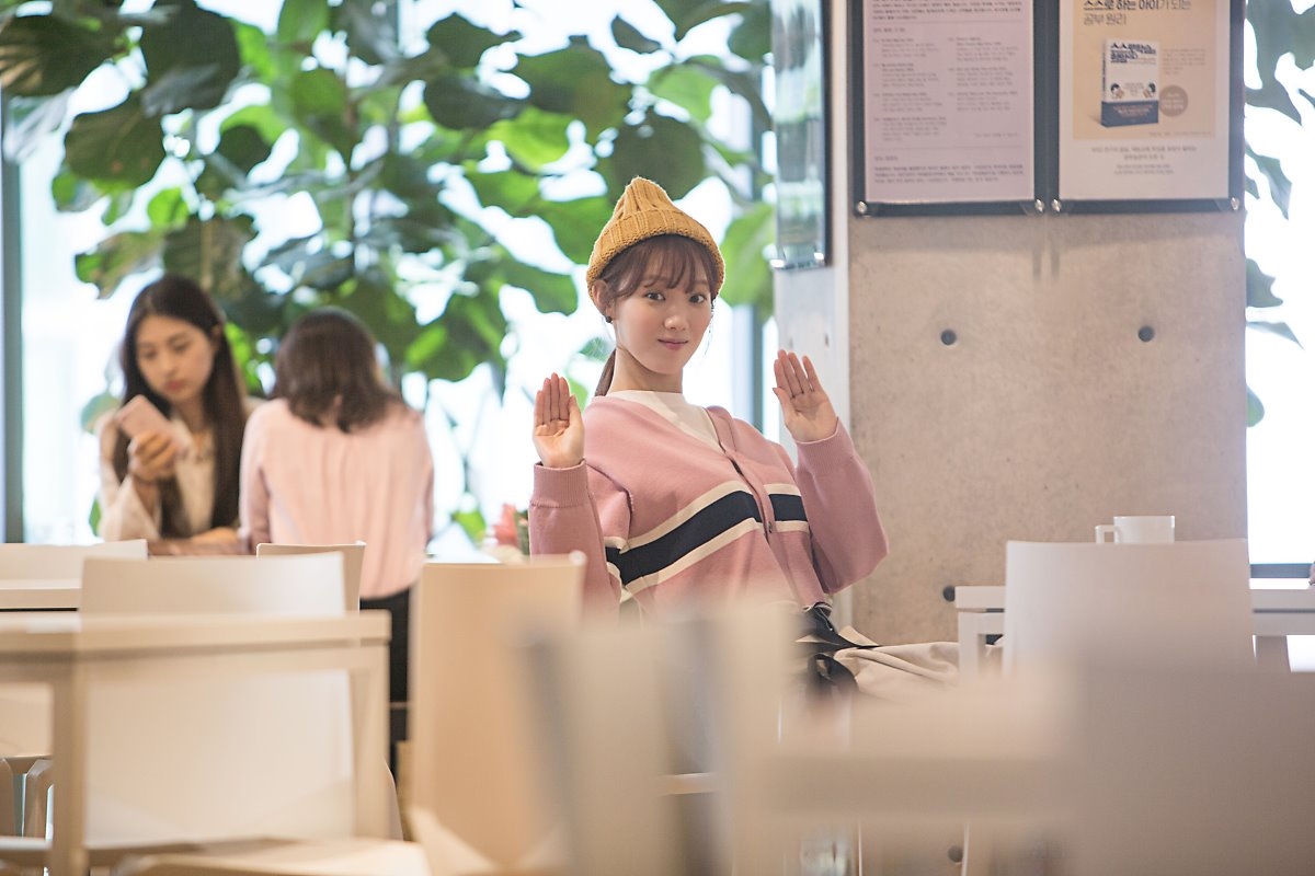 Lee Sung Kyung tung bộ ảnh tập nhạc kịch đẹp ngọt ngào
