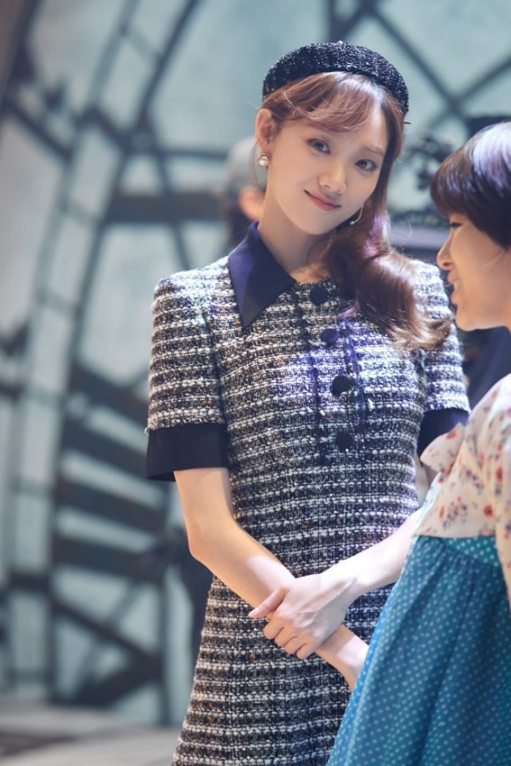 Lee Sung Kyung tung bộ ảnh tập nhạc kịch đẹp ngọt ngào