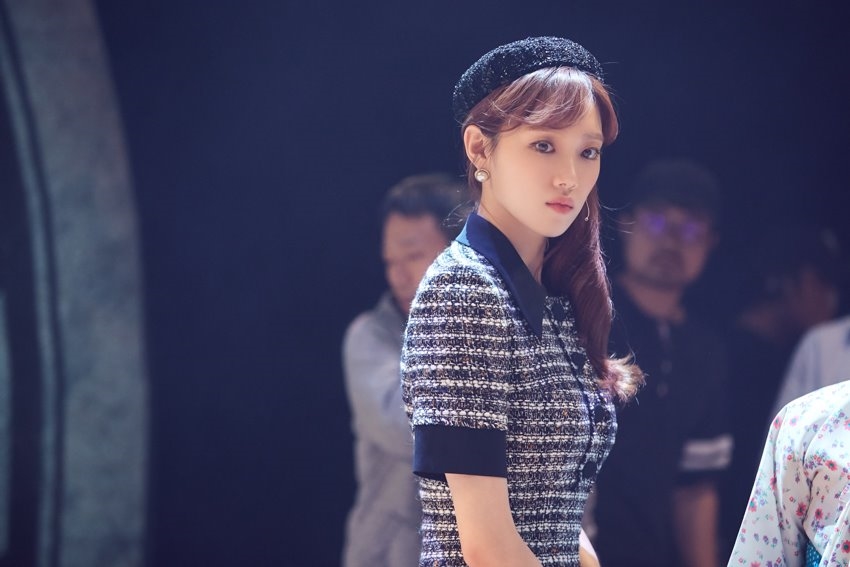 Lee Sung Kyung tung bộ ảnh tập nhạc kịch đẹp ngọt ngào