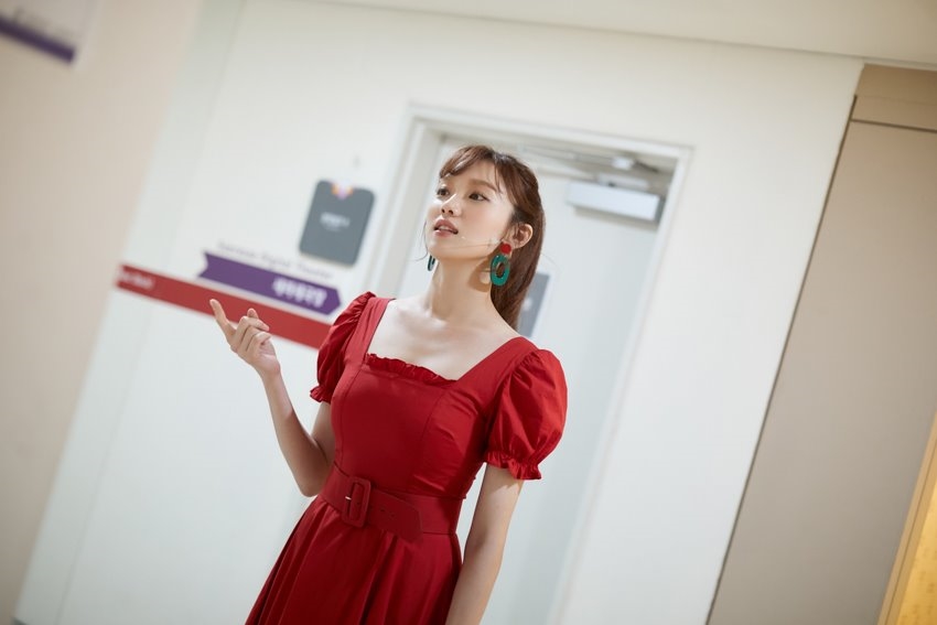 Lee Sung Kyung tung bộ ảnh tập nhạc kịch đẹp ngọt ngào