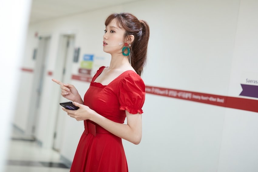 Lee Sung Kyung tung bộ ảnh tập nhạc kịch đẹp ngọt ngào