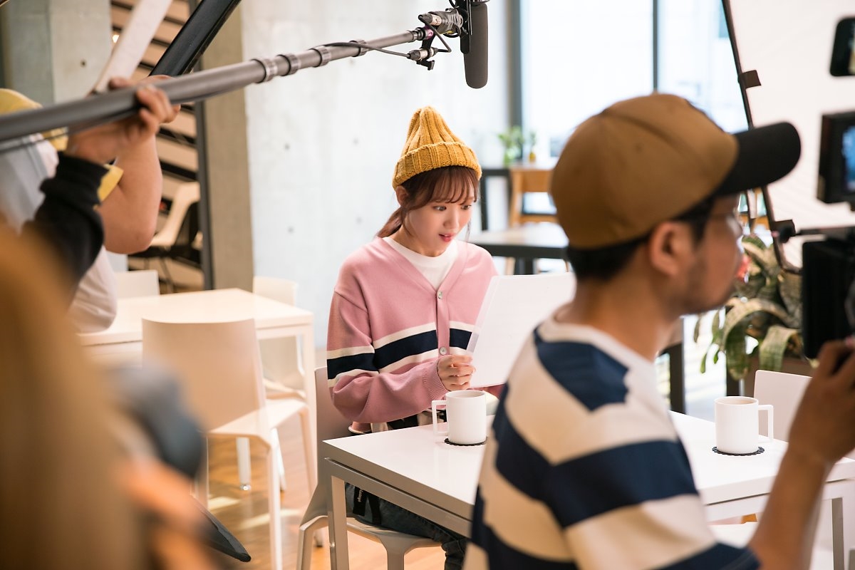 Lee Sung Kyung tung bộ ảnh tập nhạc kịch đẹp ngọt ngào