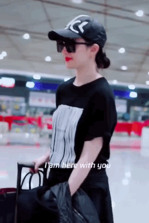 Lưu Diệc Phi lại đốn tim fan vì đẹp như thần tiên ở sân bay