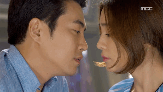 10 chuyện tình công sở không thể bỏ qua trong làng phim Hàn
