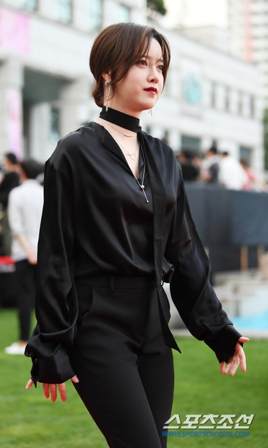 Goo Hye Sun đáp trả tin đồn đang mang thai và phẫu thuật thẩm mỹ