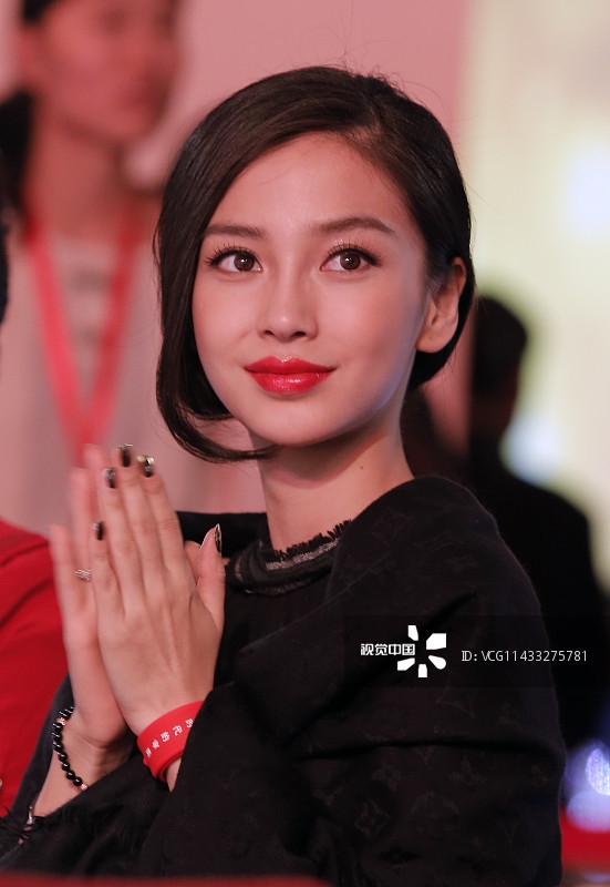 AngelaBaby bị tố không biết chăm con, giở thói ngôi sao