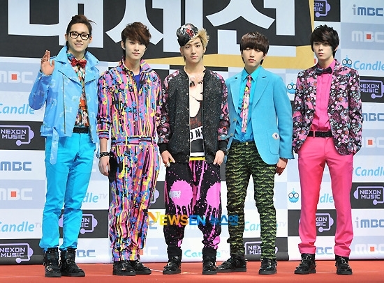 Khi các thần tượng Kpop diện trang phục 'xấu không đỡ nổi'
