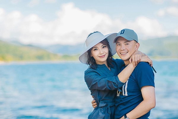 Lưu Đào gây bão vì tiệc sinh nhật trong mơ bên chồng con