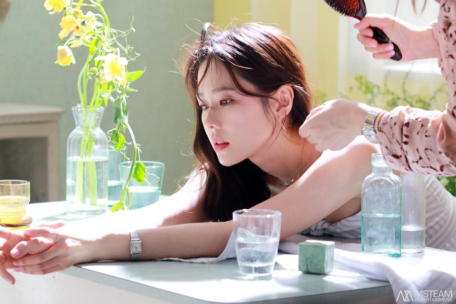 'Chị Đẹp' Son Ye Jin đốn tim khán giả bằng loạt ảnh đẹp khó quên