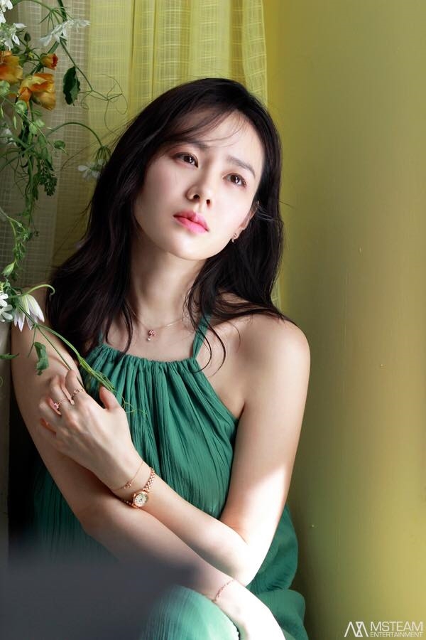 'Chị Đẹp' Son Ye Jin đốn tim khán giả bằng loạt ảnh đẹp khó quên