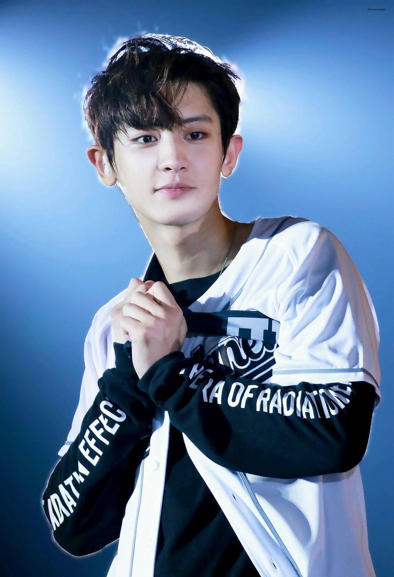 Ca sĩ đồng tính Holland tiết lộ việc yêu thích Chanyeol