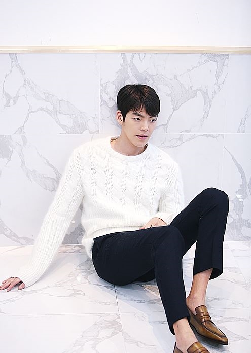 Công ty quản lý cập nhật tình hình sức khỏe của Kim Woo Bin