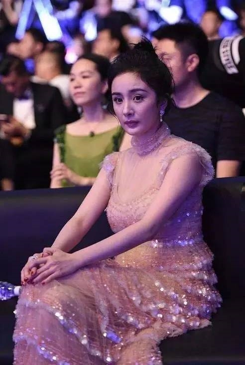 Những mỹ nhân Hoa ngữ bị cười chê là 'lưng hùm vai gấu'