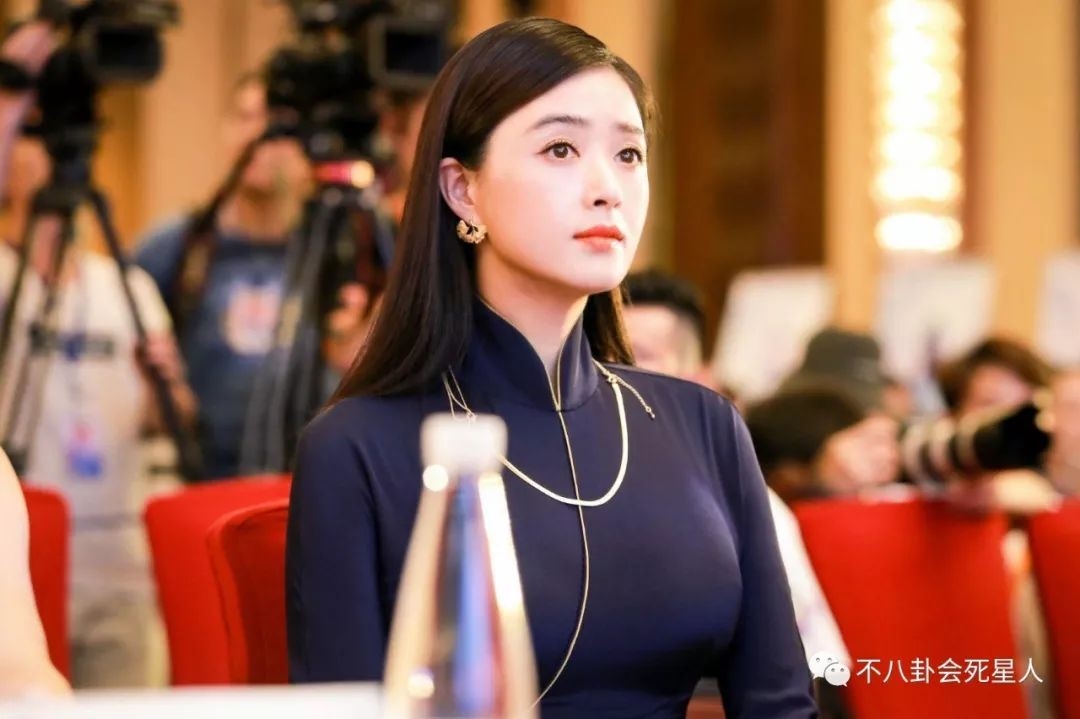 Những mỹ nhân Hoa ngữ bị cười chê là 'lưng hùm vai gấu'