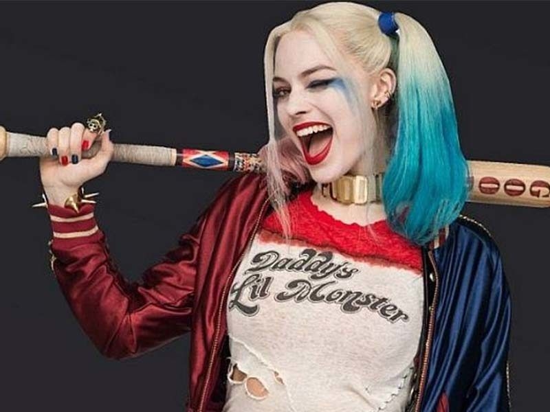 Margot Robbie trong vai Harley Quinn.