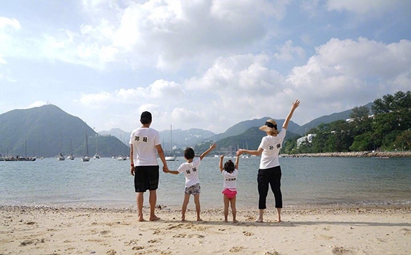 Tôn Lệ lại gây chú ý khi xuất hiện ở sân bay sau scandal