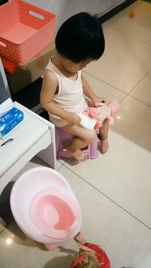 Thiên tài bơi và cậu bé khóc vì quên nói 'con yêu bố': ai hot nhất?