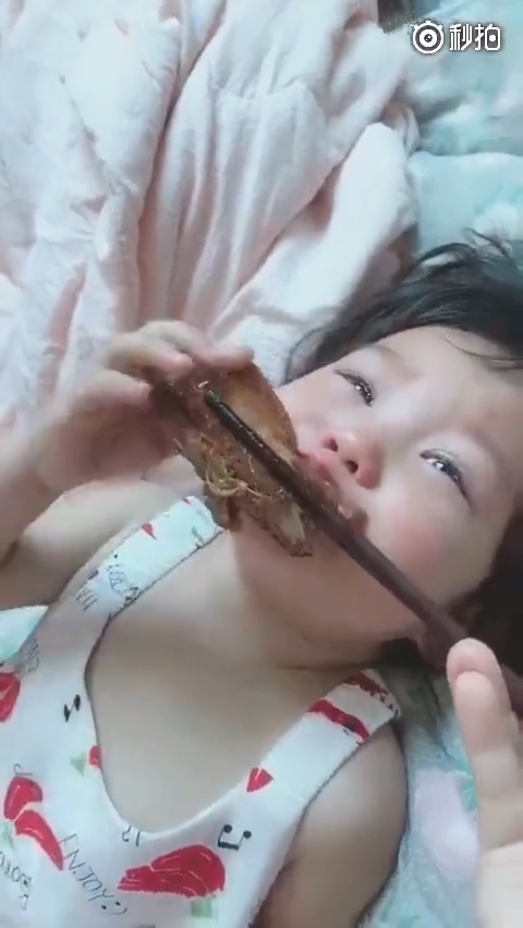 Tan chảy với những khoảnh khắc ngây ngô, đáng yêu của các nhóc tì