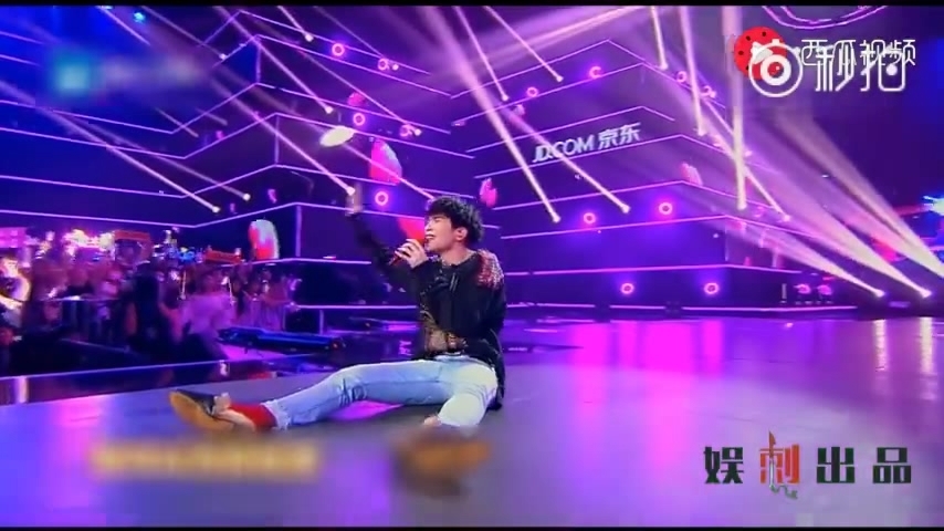 Những cú ngã của dàn sao Hoa ngữ khiến người hâm mộ phì cười