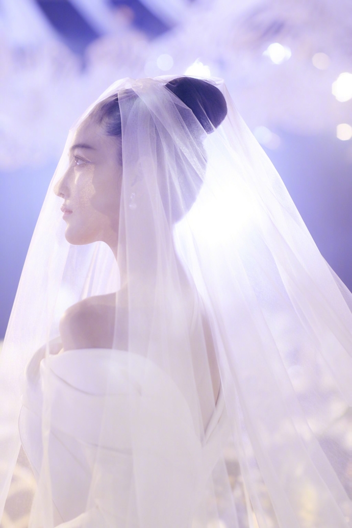 Clip hot của sao Hoa ngữ 28/08: Hôn lễ như mơ của Trương Hinh Dư