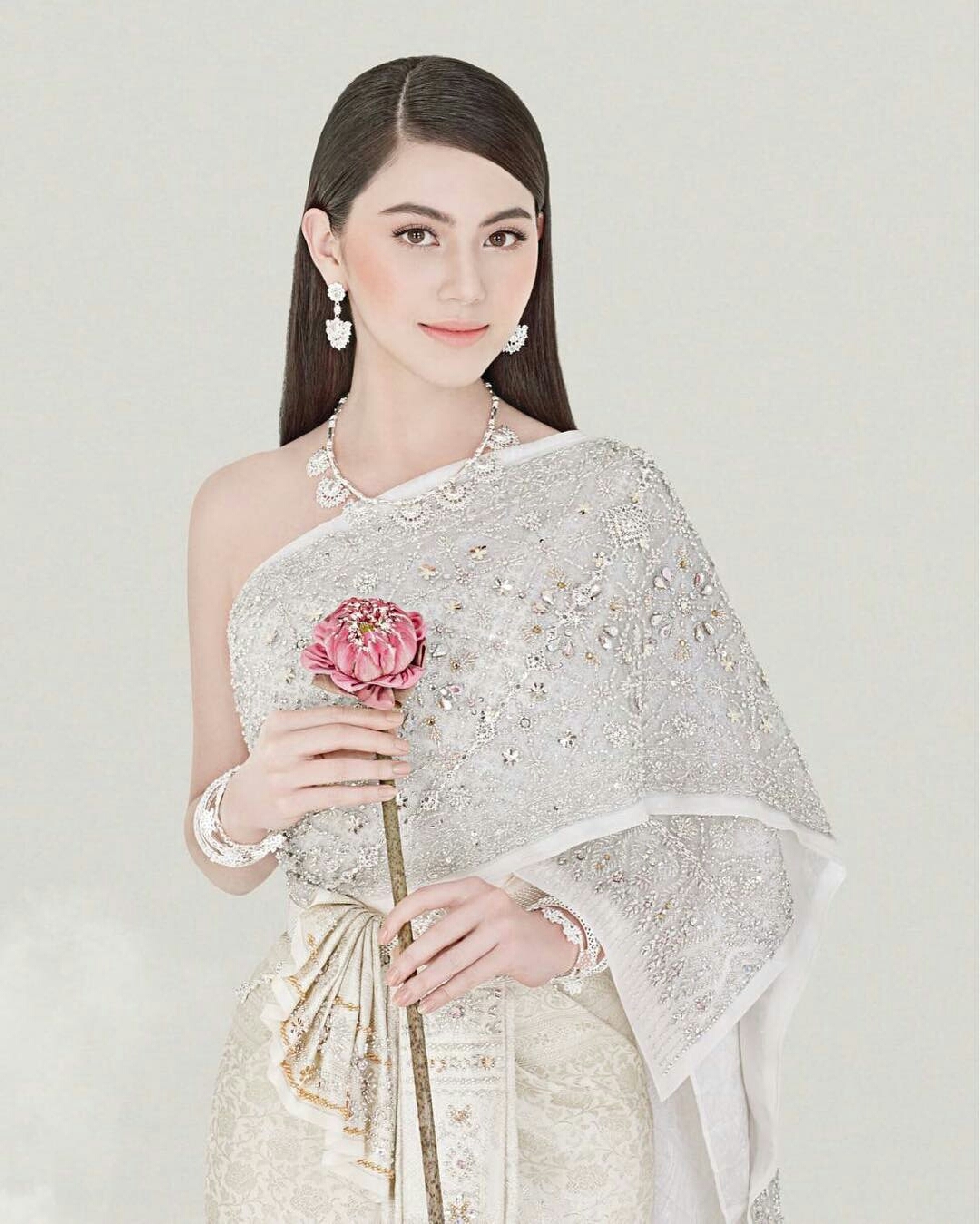 Những mỹ nữ Thái Lan thần thái nhất trong bộ trang phục truyền thống