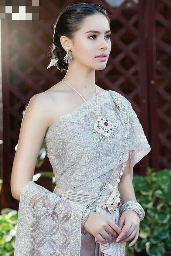 Những mỹ nữ Thái Lan thần thái nhất trong bộ trang phục truyền thống