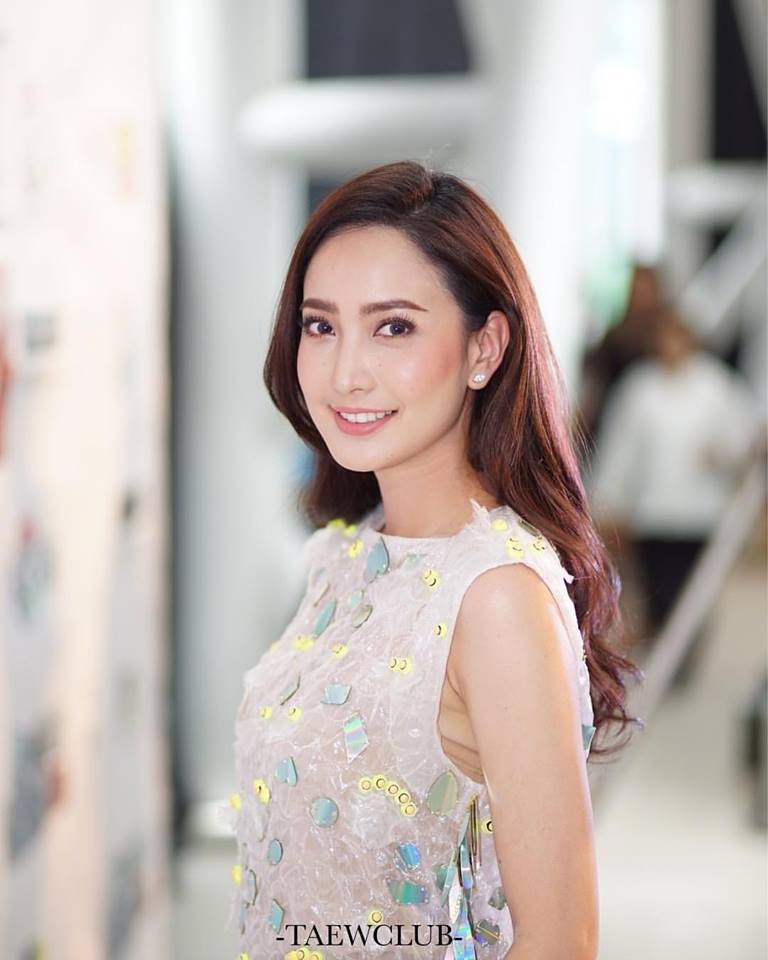 Taew Natapohn thể hiện khả năng đàn hay, nhảy đẹp ít người biết
