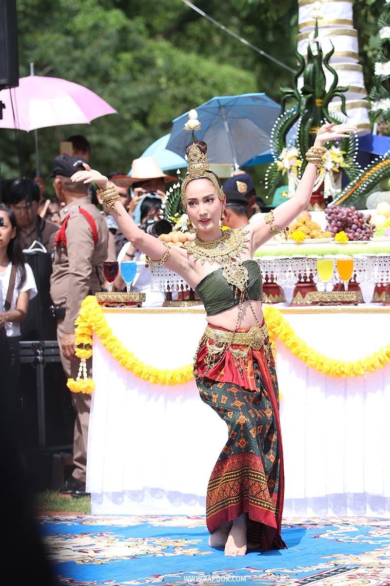 Movie 'Nữ Thần Rắn 2' tổ chức bái thần hoành tráng