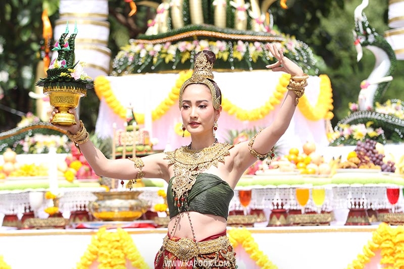Movie 'Nữ Thần Rắn 2' tổ chức bái thần hoành tráng