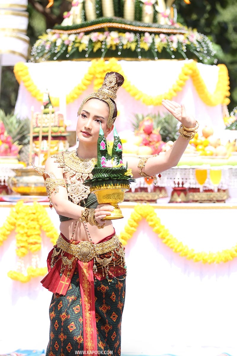Movie 'Nữ Thần Rắn 2' tổ chức bái thần hoành tráng