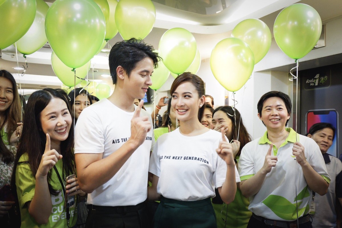 James Jirayu - Taew Natapohn gặp lại nhau trong sự kiện mới