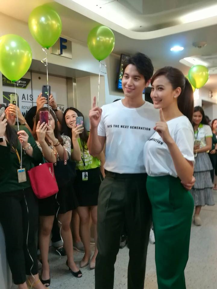 James Jirayu - Taew Natapohn gặp lại nhau trong sự kiện mới